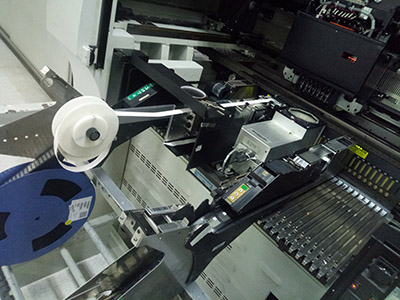 universal label feeder